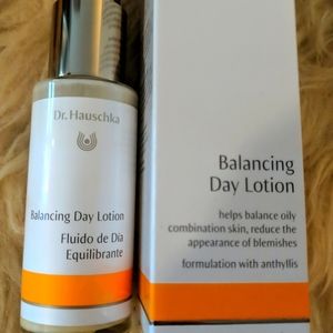 Dr Hauschka balancing Day lotion 1.7 0z new in box skin care exp 6/23